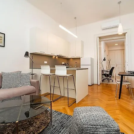 Incredibly Cozy And Spacious With Terrace And Ac * פראג