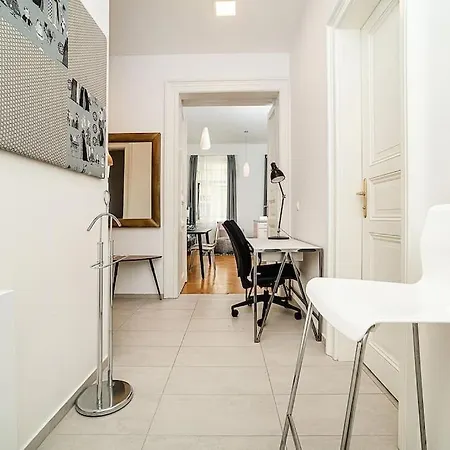 דירה Incredibly Cozy And Spacious With Terrace And Ac פראג