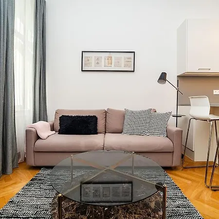 Incredibly Cozy And Spacious With Terrace And Ac