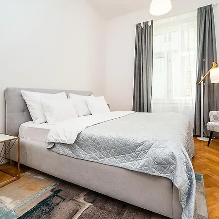 Incredibly Cozy And Spacious With Terrace And Ac * Praga