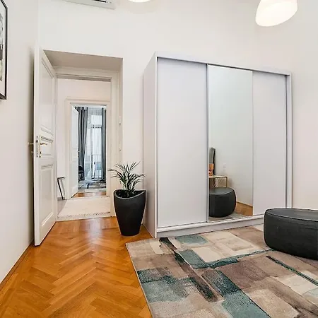 דירה Incredibly Cozy And Spacious With Terrace And Ac *