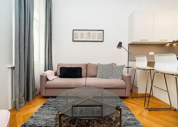 Incredibly Cozy And Spacious With Terrace And Ac