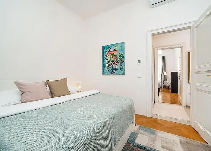 Apartman Incredibly Cozy And Spacious With Terrace And Ac Prága