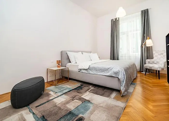 Incredibly Cozy And Spacious With Terrace And Ac *
