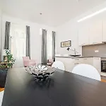 Incredibly Cozy And Spacious With Terrace And Ac * Praag