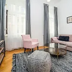 Incredibly Cozy And Spacious With Terrace And Ac * Praag