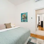 Appartement Incredibly Cozy And Spacious With Terrace And Ac Praag