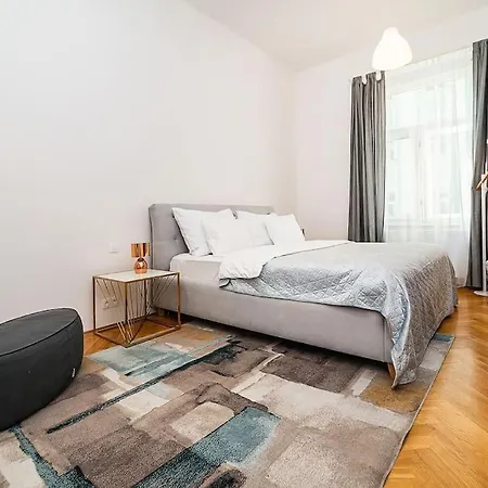 Incredibly Cozy And Spacious Apt With Terrace And Ac *