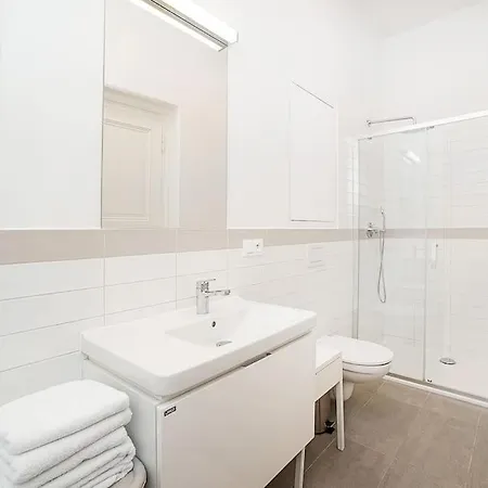 Incredibly Cozy And Spacious Apt With Terrace And Ac プラハ