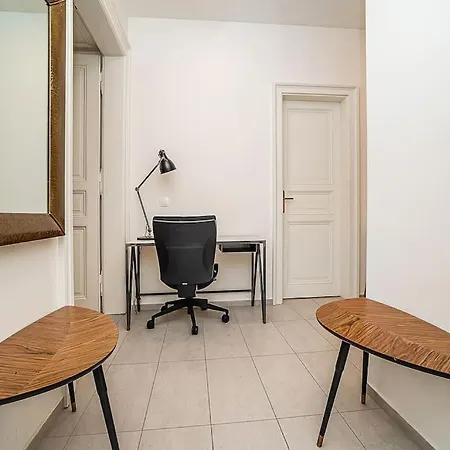 Incredibly Cozy And Spacious Apt With Terrace And Ac Lägenhet Prag