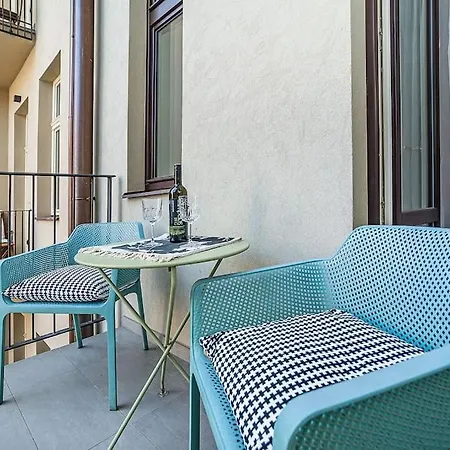 Incredibly Cozy And Spacious Apt With Terrace And Ac Prag