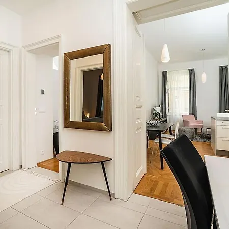 Apartmán Incredibly Cozy And Spacious With Terrace And Ac