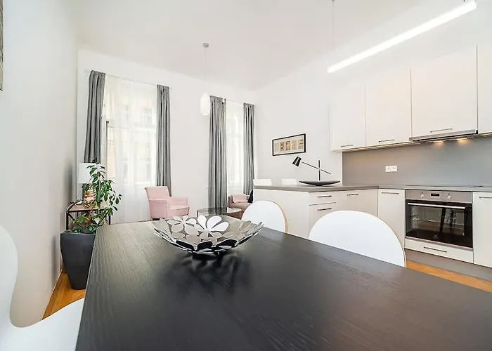 Incredibly Cozy And Spacious With Terrace And Ac * Praha