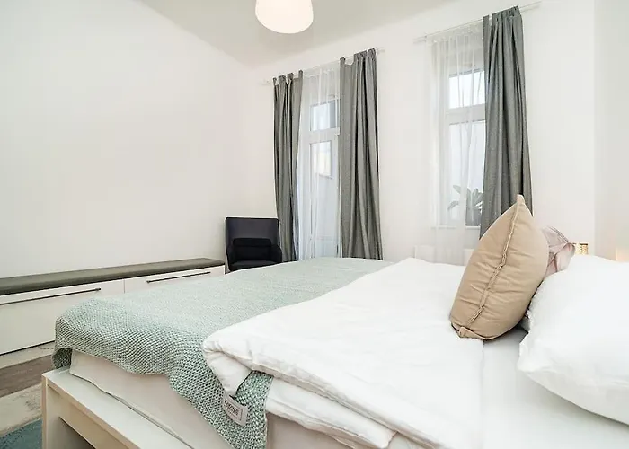 Incredibly Cozy And Spacious With Terrace And Ac