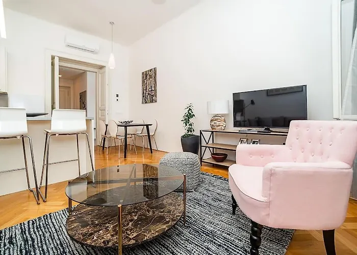 Incredibly Cozy And Spacious With Terrace And Ac Praha